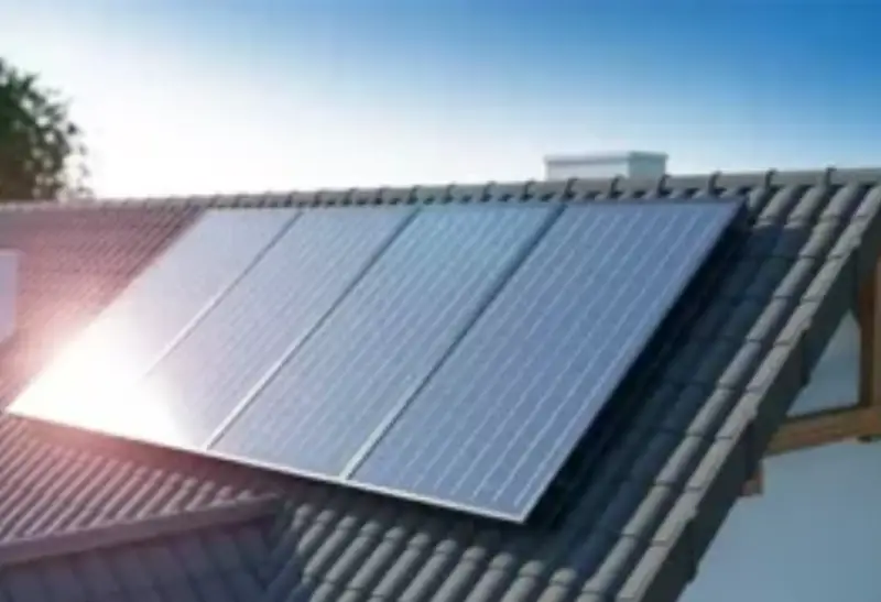 Panneaux solaires sur toit parrallèle